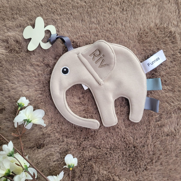 Funnies-knuffeldoekje-beige-gepersonaliseerd-met-naam-Riv