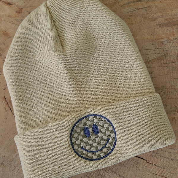 Beige Kindermuts met naam of smiley gepersonaliseerd