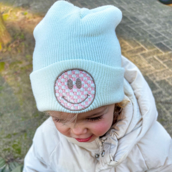 Witte kindermuts Mini en Beau met smiley gepersonaliseerd