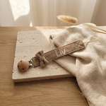 Luxe taupe corduroy speenkoord met witte geborduurde naam Liv - Mini & Beau